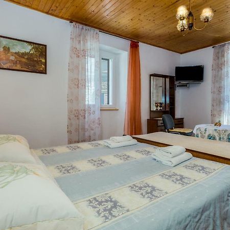 Guest House Robert I Mirna 巴莱 外观 照片