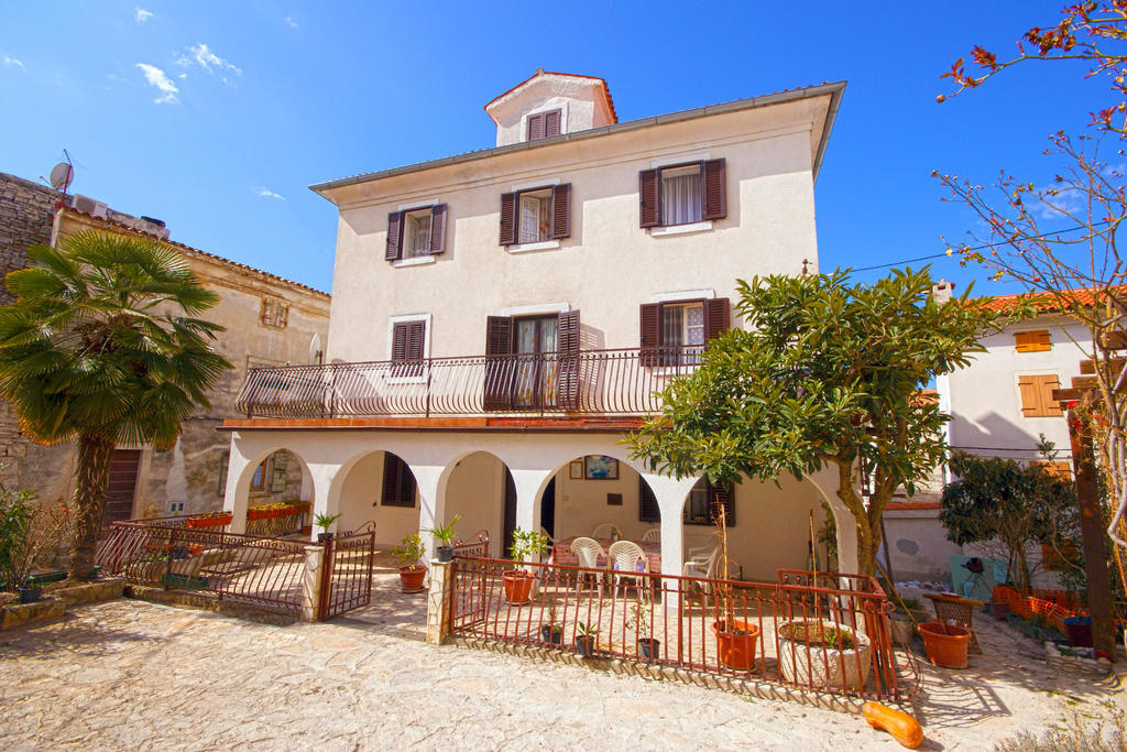 Guest House Robert I Mirna 巴莱 外观 照片