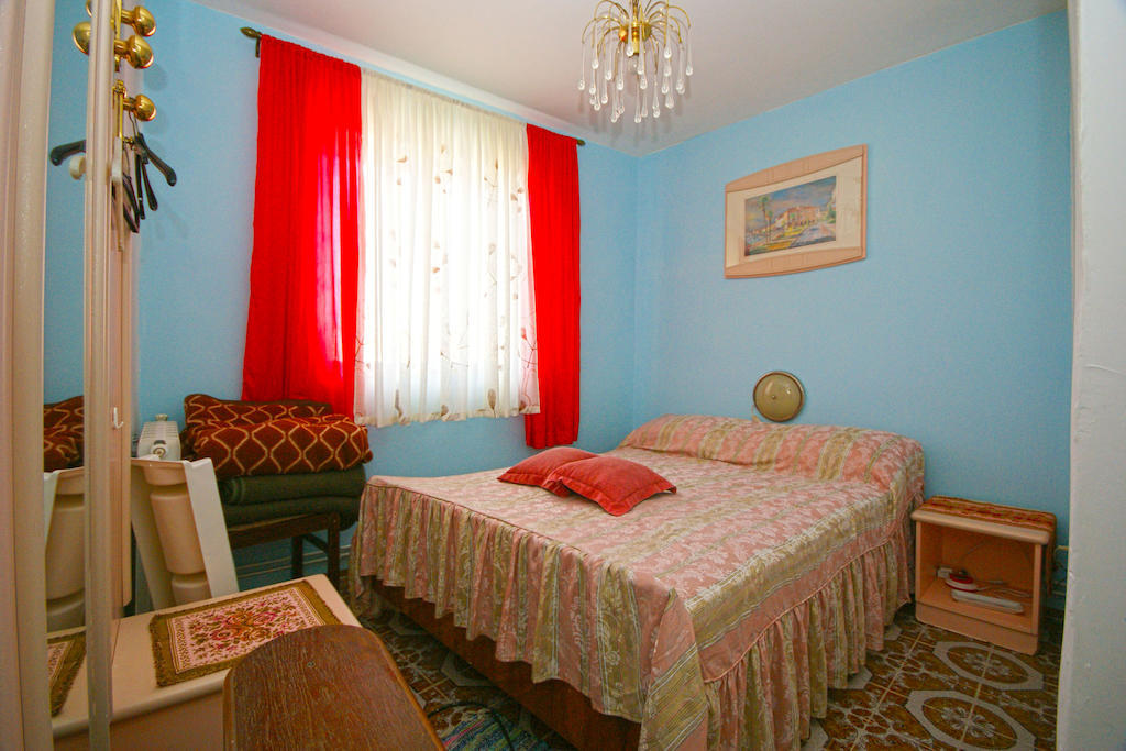 Guest House Robert I Mirna 巴莱 外观 照片