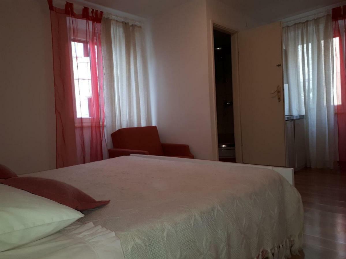 Guest House Robert I Mirna 巴莱 外观 照片