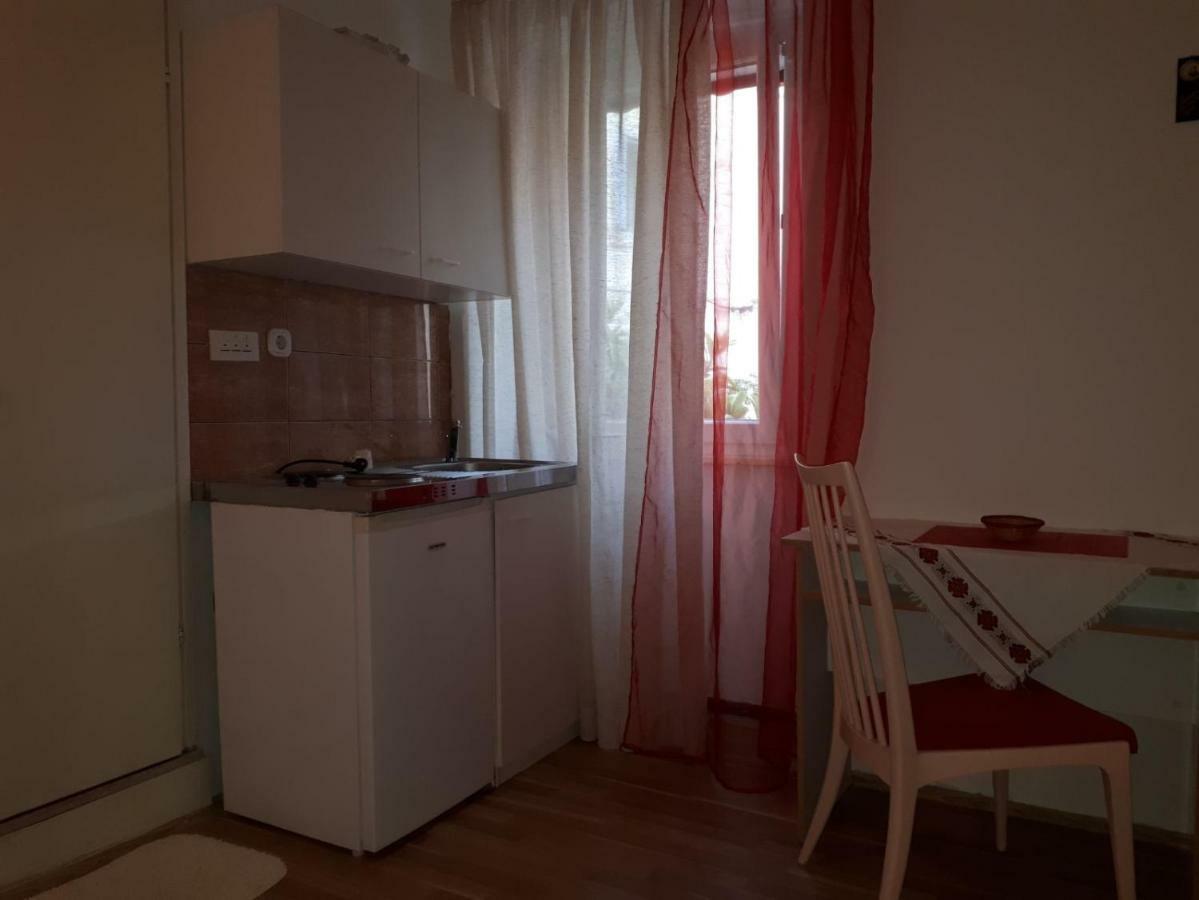 Guest House Robert I Mirna 巴莱 外观 照片