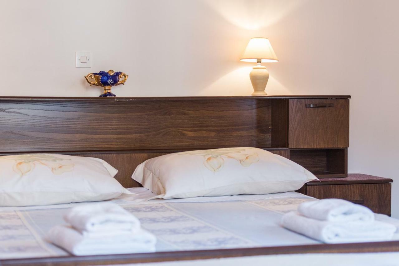 Guest House Robert I Mirna 巴莱 外观 照片