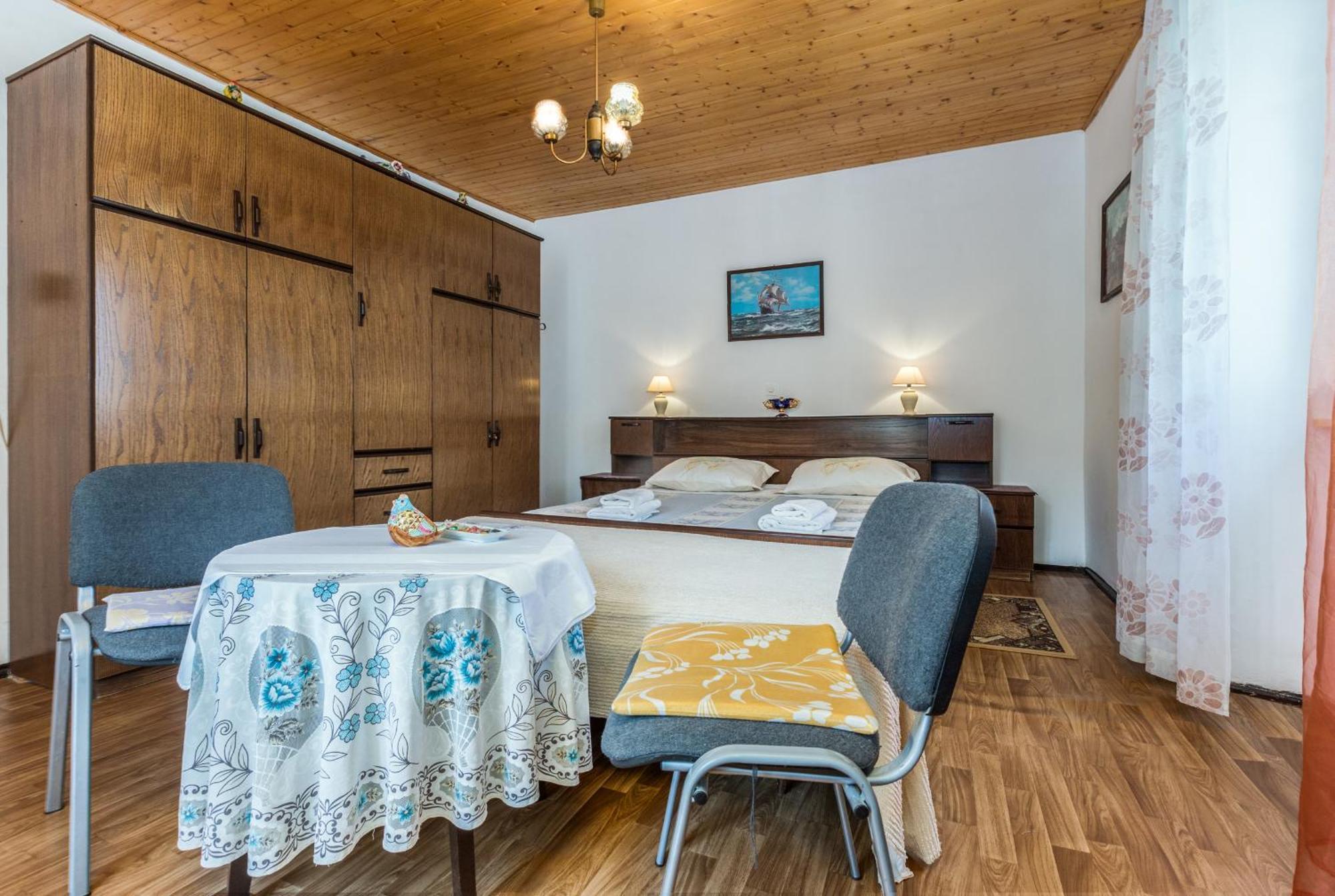 Guest House Robert I Mirna 巴莱 外观 照片