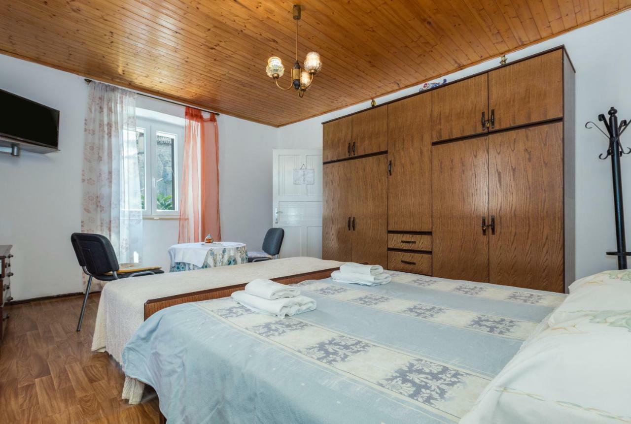 Guest House Robert I Mirna 巴莱 外观 照片