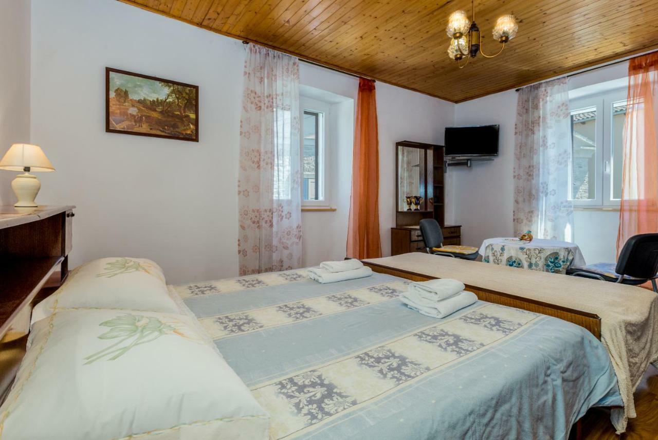 Guest House Robert I Mirna 巴莱 外观 照片
